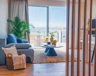Wellclub Resort - Wellness & Seaview Suites - חלורקה