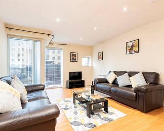 Oakstays Quayside Apartment - Gateshead - Living room