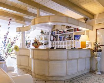 Cavour - אולביה - בר