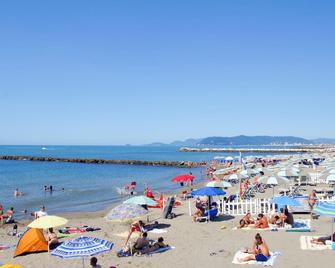 Apartment Anna by Interhome - Marina di Massa - Playa