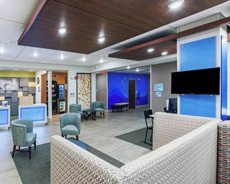 Holiday Inn Express & Suites Dallas Lewisville By IHG - Lewisville - Edificio