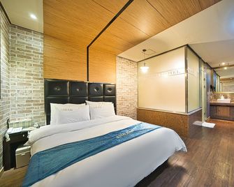 Chakan Hotel - Gunsan - Bedroom