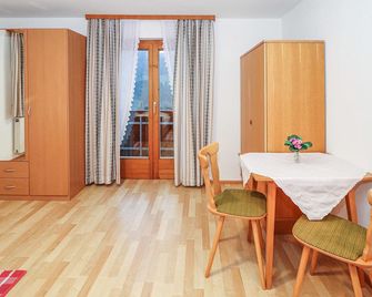 Ferienwohnung in ruhiger Lage - Raggal - Comedor