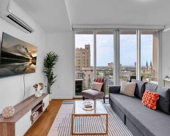 Bright 1br Near Bokcenter-Gym,lounge,balcony,petok - Tulsa - Ruang tamu