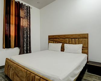 Hotel O Raaz Hotel - Bahādurgarh - Bedroom