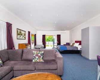 Oak Estate Motor Lodge - Greytown - Bedroom