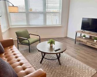 Modern Oasis on Monon Trail 1Br / Free Parking\n - Indianápolis