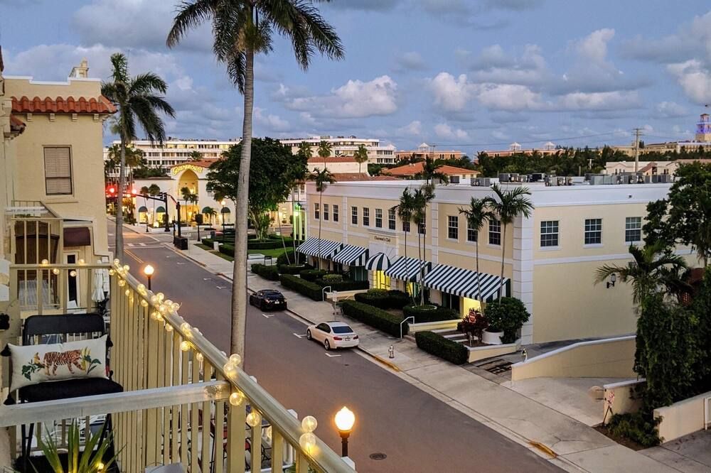 Palm Beach Hotel with Juliette Balconies! 2 blocks from beach! Historic Landmark - Palm Beach - Venkovní prostory