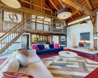 Cooper Hill Hideout - East Dover - Sala de estar