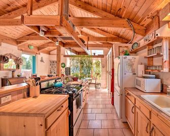 Eclectic Adobe Crestone Cottage w/ Patio + Yard! - Crestone - Cocina