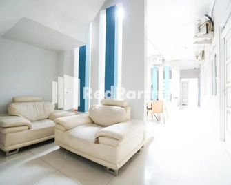 Indah Residence Syariah Mitra RedDoorz - Yakarta