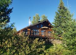 Modern Cabin with stunning river views, hot tub - Rivière-Rouge - Building