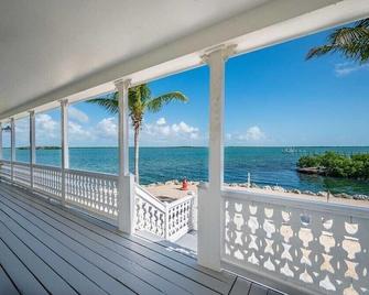 Castaway To Sugarloaf Key Waterfront—Bring Your Boat—Corner Lot - Summerland Key - Balcony