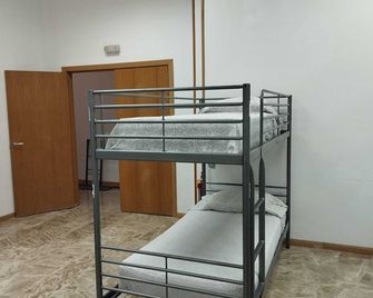 Hostel M Torres - Madrid - Habitación