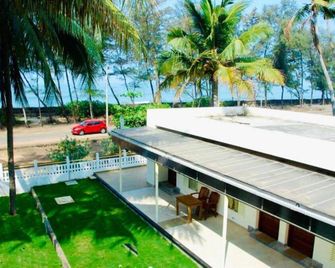 Cherai Natural Beach - Ernakulam - Pool