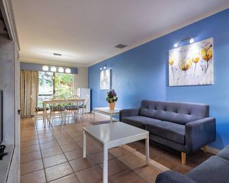 Middleton Beach by the BnB Collection - Albany - Living room