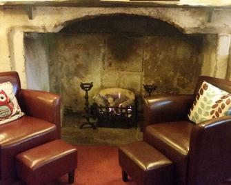 The Thatch Inn - Gloucester - Oturma odası