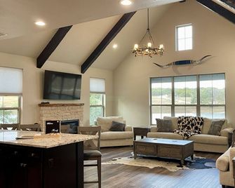Twin Canyons Ranch Luxury Ranch Villas - Granbury - Stue