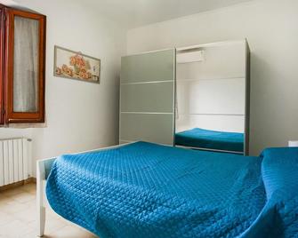 Pet Friendly Apartment In Taggia With Wifi - Taggia - Chambre