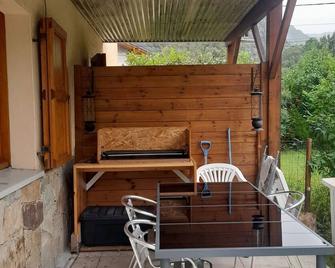 Appartement avec jardin au pied de l'alpe d'huez - La Garde - Patio