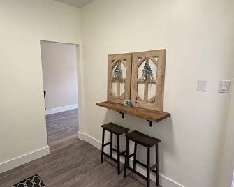 Modern Farmhouse theme Studio apartment in Central Beamsville - Lincoln