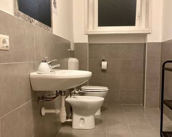 Guest House Pirelli Milano - Milano - Bagno