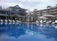2 Bedrooms Resort Condo Unit with Balcony @ Rhapsody Residences - Muntinlupa - Alberca