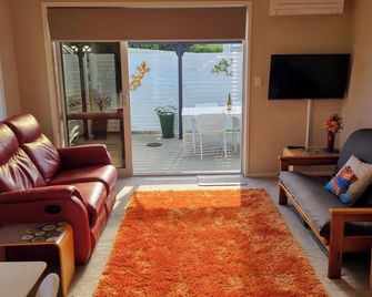 Clarks Beach Getaway - Clarks Beach - Sala de estar