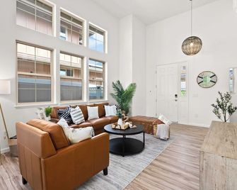 Mauna View by AvantStay 10min to Beach Backyard - Waianae - Sala de estar