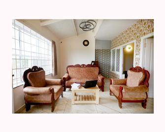 Haze cottage- MA Cottage - Ooty - Living room