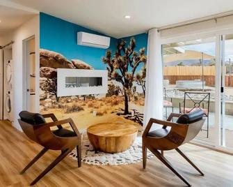 Stargaze & Soak Hot Tub Fireplace & Desert Views - Twentynine Palms