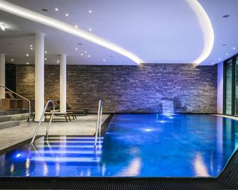 أميرون نويشفانشتاين ألبسي ريزورت آند سبا - شوانغاو - حوض السباحة
