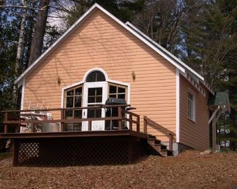 Any season enjoy what the lake has to offer - swimming, skiing, fishing, - Schroon Lake - Edificio