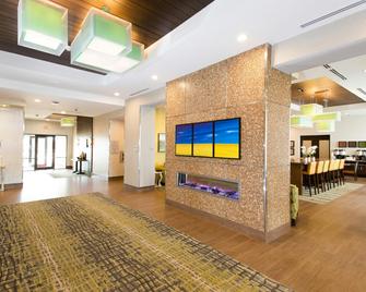 Hampton Inn by Hilton Lloydminster - Lloydminster - Lobby