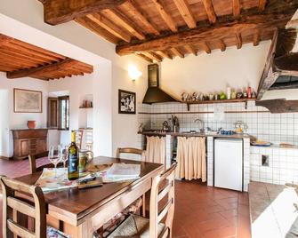Belvilla By OYO Cozy Holiday Home With Bbq - San Casciano Val Di Pesa - Dining room
