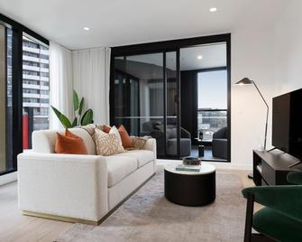 Urban Rest City Road Apartments - Melbourne - Living room