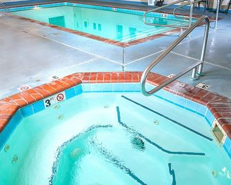 SureStay Plus by Best Western Billings - בילינגס - בריכה