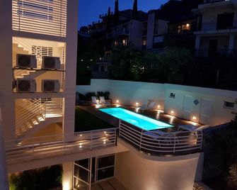 Iancu Charme Apartments - Taormina - Pool