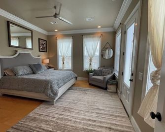 Lakeview Retreat: Dock, Boat Slip, Spacious for multi-family - Winchester - Habitación