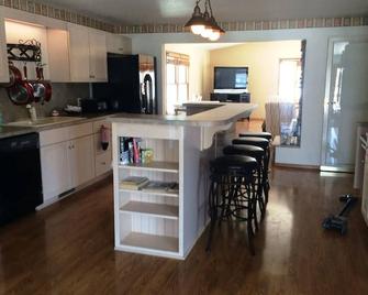 Look no further, this location has it all, including private boat launch - Muskegon - Kitchen