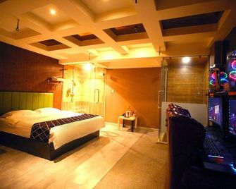 Dalian 1219 Theme Hotel - Dalian - Bedroom