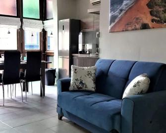 85 Palma Living - Victoria - Living room