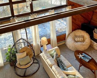 The Bel-Hygge Chalet Coziness/Comfort the AK way - Anchorage - Sala de estar