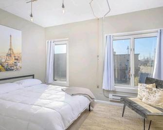 201 - Downtown 2 Bedroom Apartment - Appleton - Bedroom