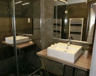 Hotel Sur Le Quai - Port-Vendres