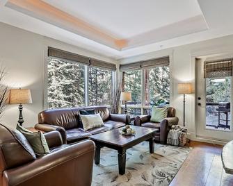 Woodland Retreat 2 Bedroom - Canmore - Sala de estar