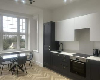 Dippen Hall Signature Apartment - Minutes From Gatwick Airport - Lingfield - Bucătărie