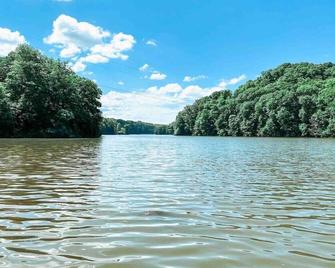 lake front cabin hot tub peaceful stunning views - Martinsville