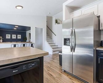 Fire pit, Large yard, patio, BBQ, 2 Story home - Caldwell - Keuken