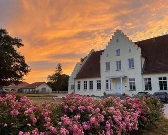 Boutique Hotel Gut Tribbevitz - Trent - Building